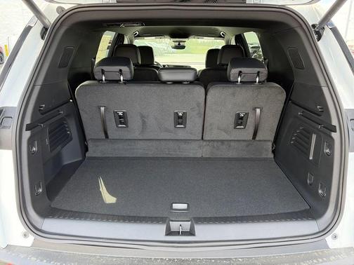 Summit White 2026 Chevrolet Traverse LT