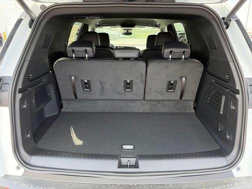 Summit White 2026 Chevrolet Traverse LT