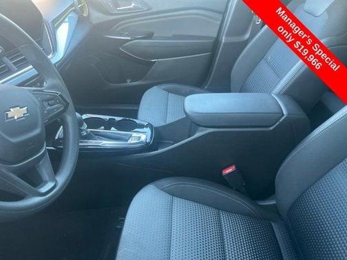 Mosaic Black Metallic 2024 Chevrolet Trax LT