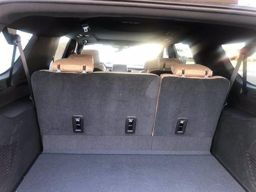 Photo 5 of 9 of 2021 Chevrolet Suburban Premier