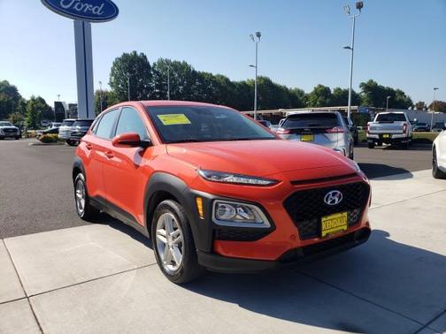Photo 3 of 19 of 2019 Hyundai Kona SE