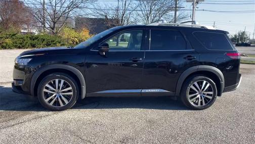 2023 Nissan Pathfinder Platinum 4WD