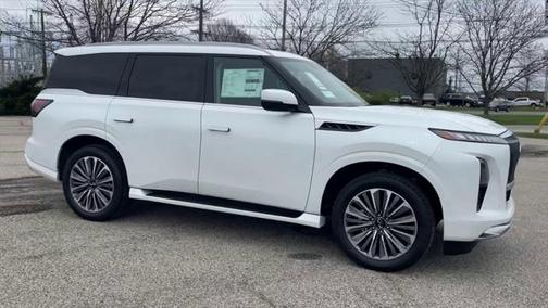 2025 INFINITI QX80 SENSORY AWD