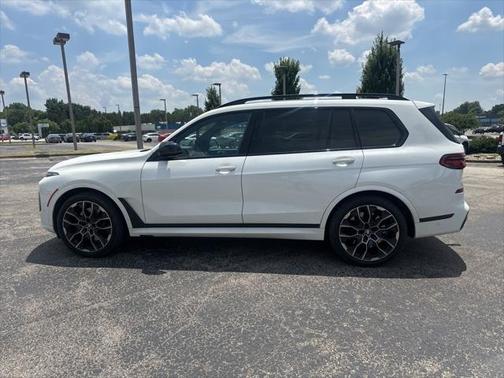 2024 BMW X7 M60i