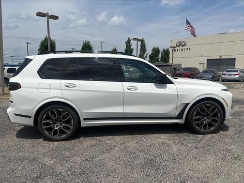 2024 BMW X7 M60i