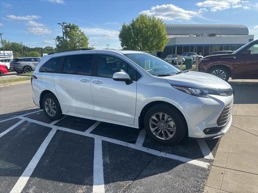 2025 Toyota Sienna XLE 7 Passenger