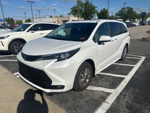 2025 Toyota Sienna XLE 7 Passenger