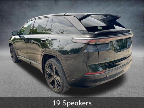 Diamond Black Crystal Pearlcoat 2024 Jeep Wagoneer S Launch Edition