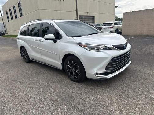 2025 Toyota Sienna Platinum 7 Passenger