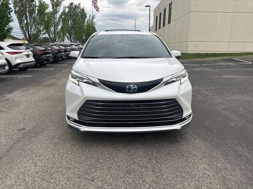 2025 Toyota Sienna Platinum 7 Passenger