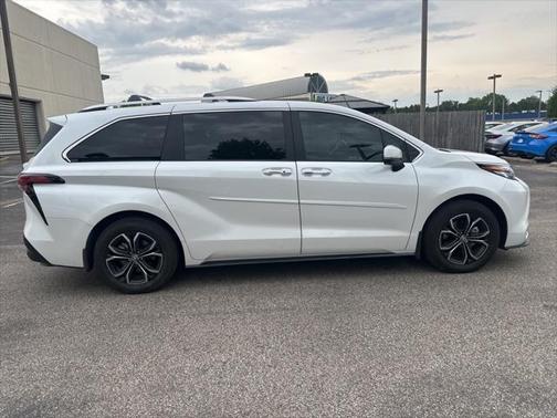2025 Toyota Sienna Platinum 7 Passenger