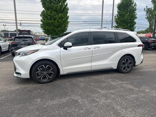 2025 Toyota Sienna Platinum 7 Passenger