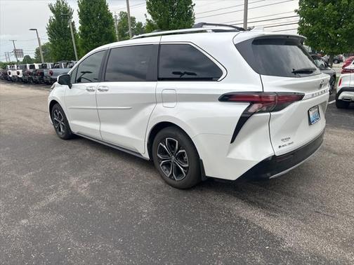 2025 Toyota Sienna Platinum 7 Passenger