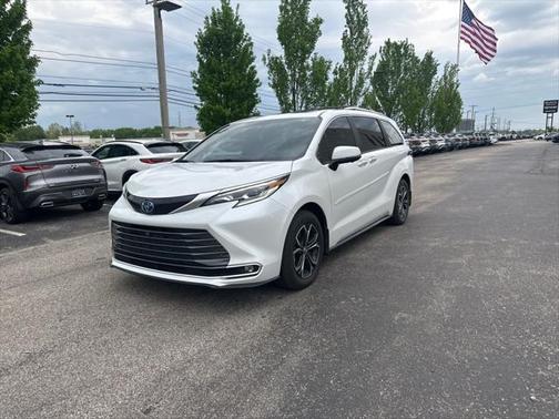 2025 Toyota Sienna Platinum 7 Passenger