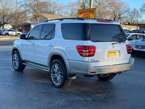 2004 Toyota Sequoia SR5