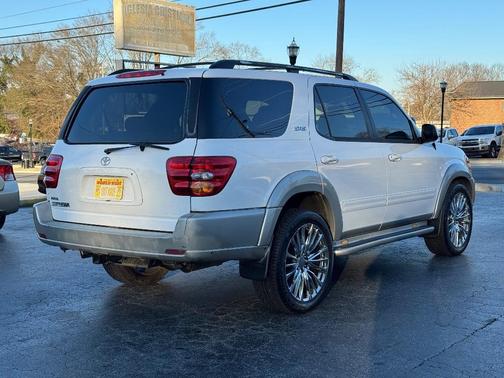 2004 Toyota Sequoia SR5