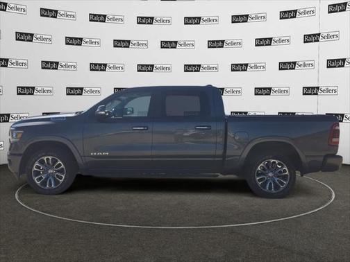 2022 RAM 1500 Laramie Crew Cab 4x2 57' Box
