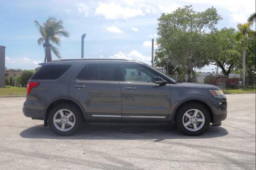 Silver 2018 Ford Explorer XLT