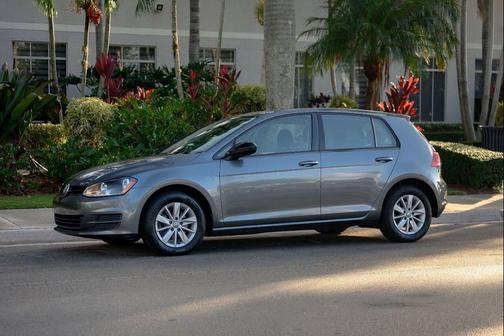 2017 Volkswagen Golf TSI S 4-Door
