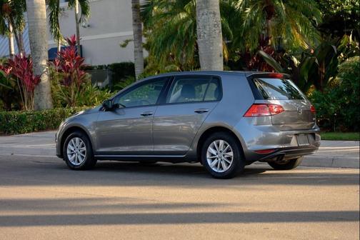 2017 Volkswagen Golf TSI S 4-Door