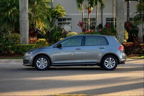 2017 Volkswagen Golf TSI S 4-Door