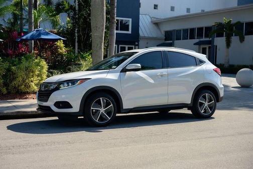 White 2022 Honda HR-V EX-L