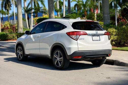 White 2022 Honda HR-V EX-L