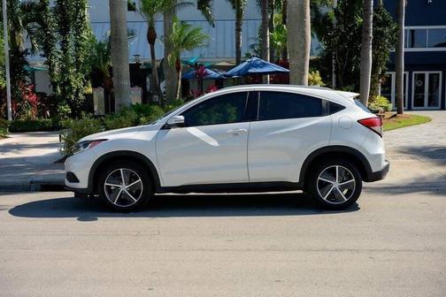 White 2022 Honda HR-V EX-L