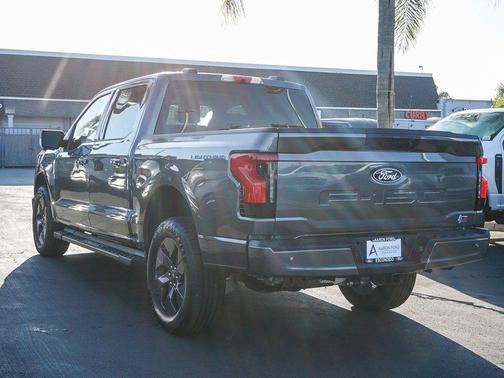 2025 Ford F-150 Lightning Flash
