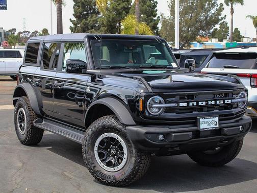 Shadow Black 2026 Ford Bronco Outer Banks