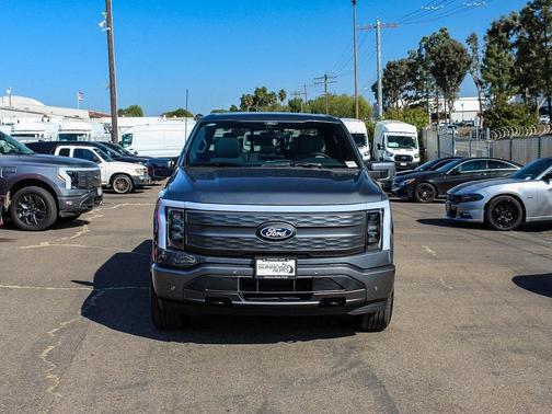 2025 Ford F-150 Lightning LARIAT