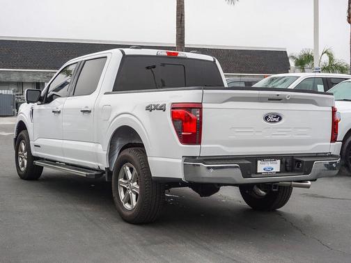 Oxford White 2025 Ford F-150 XLT