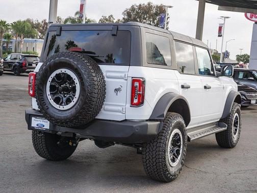 Oxford White 2026 Ford Bronco Outer Banks