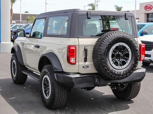 Desert Sand 2026 Ford Bronco Base