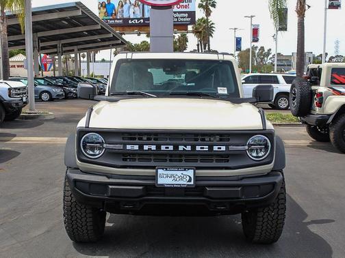 Desert Sand 2026 Ford Bronco Base