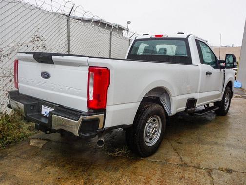Oxford White 2024 Ford F-250 XL