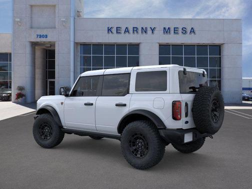 Oxford White 2026 Ford Bronco Badlands