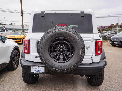 Oxford White 2026 Ford Bronco Badlands
