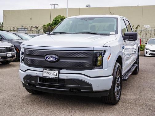 2025 Ford F-150 Lightning Flash