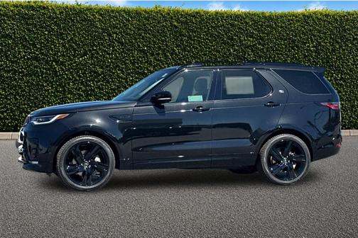 Santorini Black 2026 Land Rover Discovery Dynamic SE