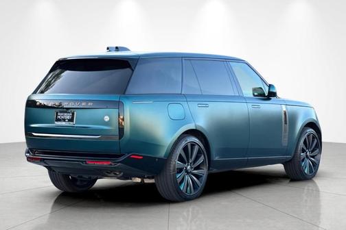2025 Land Rover Range Rover P615 SV