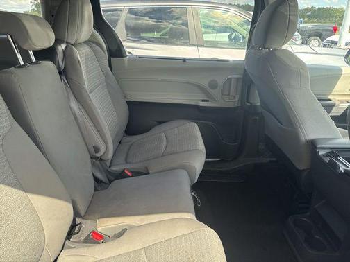 2021 Toyota Sienna LE
