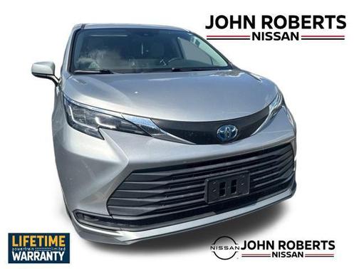 2021 Toyota Sienna LE