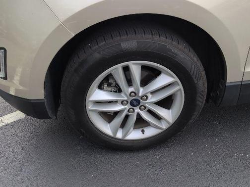 White Gold Metallic 2018 Ford Edge SEL