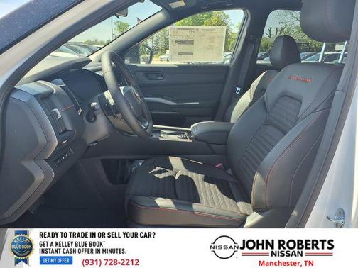 Everest White Pearl/Black 2026 Nissan Pathfinder Rock Creek