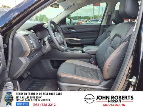 Super Black 2025 Nissan Pathfinder Platinum
