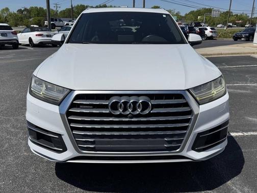 White 2017 Audi Q7 2.0T Premium