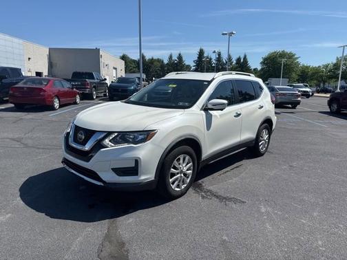 White 2018 Nissan Rogue SV