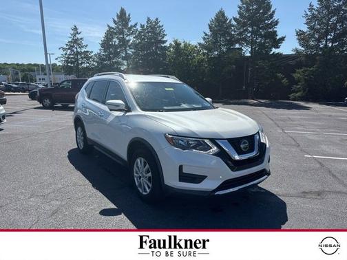 White 2018 Nissan Rogue SV