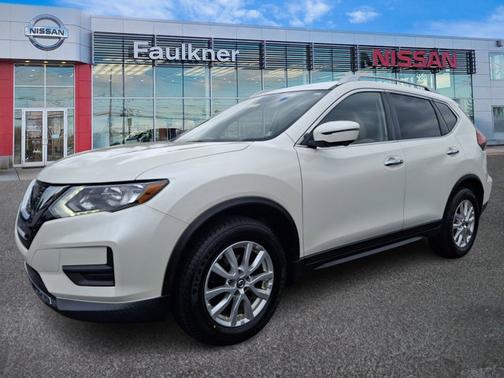 White 2018 Nissan Rogue SV